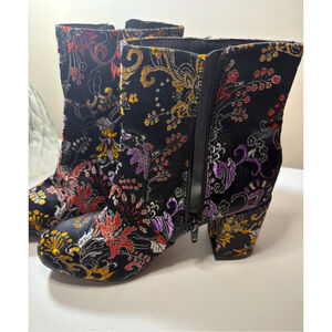 Brash Floral Tapestry Embroidered Ankle Boots Witchy Boho Size 6 Gypsy Festival